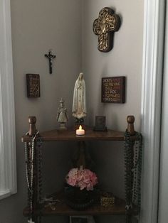 Prayer Corner Ideas Bedrooms, Altar Catholic, Home Altar Catholic, Catholic Altar, Catholic Decor, Prayer Corner, Home Altar, Prayer Room