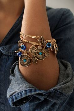 Evil Eye Bangle, Turquoise Eyes, Bohemian Style Jewelry, Hamsa Bracelet, Gold Hamsa, Bangle Gold, Mode Boho, Styl Boho, Blue Evil Eye