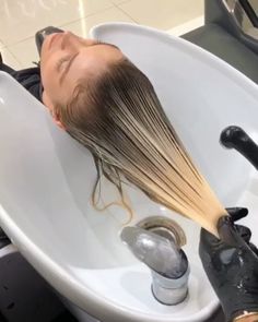 Bleaching Hair Videos, Instagram Aesthetic Hairdresser, Insta Branding, Hair Transformation Videos, Hair Transformation Tiktok, Picture Angles, Hairstylist Aesthetic, Hair Color Transformation