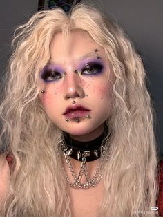 Pretty Goth Makeup, Maquillage Goth, Goth Makeup Looks, Funky Makeup, Punk Makeup, Bold Makeup Looks, Alt Makeup, Swag Makeup, Purple Makeup