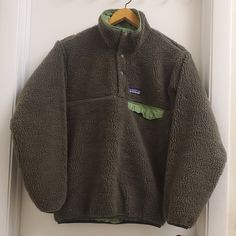 Worn 3 Times In Great Condition Size Unisex Mens Extra Small Women's Small. Color Green And Dark Green On The Sherpa. Great Quality Rare And Super Cute On Check Out My Closet For More Patagonia. No Trades Patagonia Sherpa, Green Patagonia Fleece, Patagonia Retro X Fleece, Patagonia Retro Pile Jacket, Patagonia Printed Fleece, Patagonia Retro X Pile Fleece, Vintage Patagonia, Patagonia Fleece, Patagonia Jacket