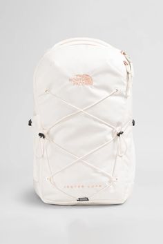 Great for class or traveling, this The North Face Jester Luxe Backpack for Women in Gardenia White/Burnt Coral Metallic has a padded laptop sleeve, simplified organization, and it can stand up completely unsupported. This backpack will be your go to for any adventure! Features: The North Face Style: NF0A81E6-OUC Color: Gardenia White/Burnt Coral Metallic The North Face backpacks 360-degree reflectivity for enhanced visibility Front compartment simplifies organization with secure-zip pockets, a t North Face White Backpack, Sac A Dos The North Face, Cream North Face Backpack, Cute Travel Essentials, Teen Girl Backpacks, Girl Stuff To Buy, Cute Back To School Backpacks, North Face Backpack Aesthetic, Northface Backpacks Aesthetic