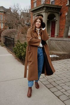 Reddish Brown Boots Outfit, Brown Flat Ankle Boots Outfit, Looks With Brown Boots, Brown Leather Ankle Boots Outfit, Cognac Boots Outfit Ankle, Short Brown Boots Outfit, Brown Chelsea Boots Outfit Women, Brown Boots Outfit Ankle, Chealse Boot Outfit Women