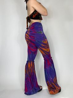 Super soft and very stretchy flared tie dye pants. Model is 5’2 and wearing a size s/m. colorings and patterns will vary slightly in each pair! Tie Dye Flare Pants, Dye Pants, Backyard Hammock, Tie Dye Pants, Pants Model, Festival Pants, Fantasy Wardrobe, Hacks Clothes, Womens Skirts