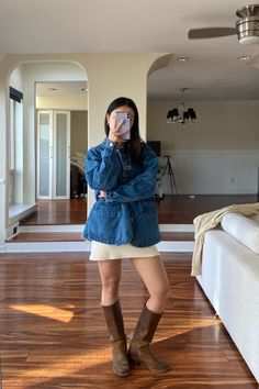 Frye Campus Boots Outfit Style, Frye Boot Outfit Ideas, Tall Boots Skirt Outfit, Frye Boots Outfit Summer, Frye Boots Outfit Aesthetic, Fry Boots Outfit, Styling Frye Boots, Frye Veronica Boots Outfit