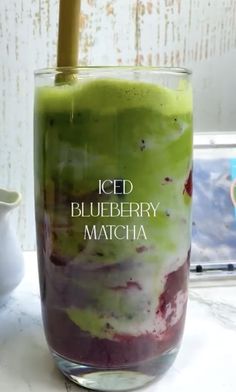 Blueberry Matcha Smoothie, Matcha Flavor Pairing, Matcha Tea Recipes Healthy, Healthy Matcha Recipe, Matcha Protein Shake, Blueberry Matcha Latte, Matcha Smoothie Recipe, Iced Matcha Latte Recipe, Blueberry Matcha