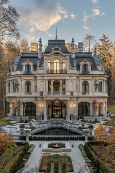 Castle Mansion Interior, German Mansion, Old Money House Exterior, Manson House, European Mansion, Cool Mansions, Huge Mansions, Castle Exterior