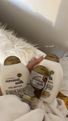 Coconut Milk Shampoo, Coconut Shampoo, Shower Skin Care, Wallpaper Halloween, Bath And Body Care, Body Care Routine, Flat Stomach