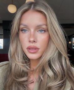 Hair Colors For Blue Eyes, Dark Skin Blonde Hair, Bombshell Makeup, 90s Makeup Look, Pale Makeup, Hair Pale Skin, Blonde Hair Makeup, Classy Makeup, Classy Clothing