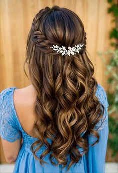 Half Open Hairstyles Wedding, Front Hairstyles For Wedding, Ideas Casamiento, Bridesmaid Hairdo, Rapunzel Wedding, Curled Hairstyles For Medium Hair, Hairstyles For Gowns, Hair Front, Hair Style On Saree