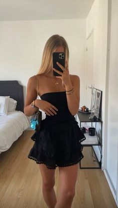 18th Outfit Ideas, Dressy Aesthetics, Girly Summer Outfits Classy, Grad Guest Outfit, Shoes For Black Dress, Sunny Outfits, Uk Fits, Looks Pinterest, Europe Outfits