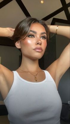 Maquillaje Glowy, Bronze Makeup Look, Bronze Makeup, Formal Makeup, Smink Inspiration, Glamour Makeup, Glowy Makeup, Natural Makeup Looks