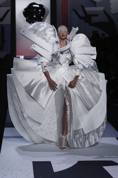 viktor_and_rolf Clothes Plus Size Women, Victor And Rolf, Clothes Plus Size, Iconic Fashion