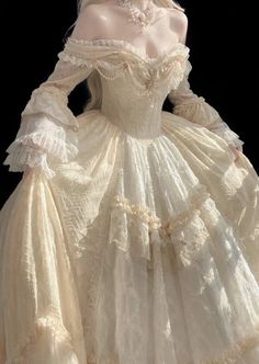 Princess Old Dresses, Beautiful Victorian Dress, Wedding Dresses Gothic White, Princess Ball Aesthetic, Vintage Princess Gown, Elegant Old Fashioned Dresses, Corset Dress Princess, Old Fancy Dresses, Fancy Victorian Dress