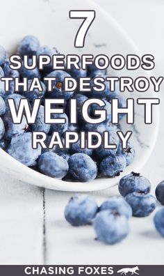 I'm so glad I found this superfoods list for fast weightloss! These healthy weightloss snacks will really help me lose weight quickly! #ChasingFoxes #Superfoods #LoseWeight Super Foods List, Glute Isolation Workout, Workout Moves, Workout Guide, Health And Fitness Tips, Diet And Nutrition, Superfoods, Blueberries, Workout Programs