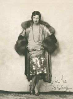 Gertrude Lawrence, 1927 1920s Aesthetic, 20’s Style, Lawrence Photos, Style Année 20, 20s Flapper, Big Collar, Singing In The Rain