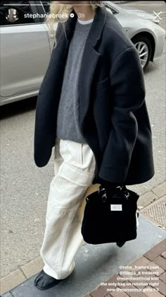 Fashion Trend Forecast, Daily Outfit Inspiration, Fashion Images, Mode Inspo, 가을 패션, Mode Inspiration, White Pants, Minimal Fashion, Primavera Estate