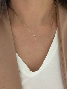 Pretty Dainty Necklaces, Chain Designs Gold Women Simple, Neck Chains Gold Simple, 14k Gold Butterfly Necklace, Dainty Butterfly Necklace, Simple Gold Necklace, Gold Butterfly Necklace, Chain Butterfly, Necklace Measurements