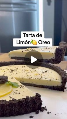 there is a chocolate cake with lemon on top and oreo cookies in the middle