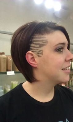 ZEBRA PRINT! Pixie Mohawk, Undercut Sidecut, Bob Undercut, Side Cut Hairstyles, Funky Hair Colors, Hair Tattoo, Edgy Haircuts