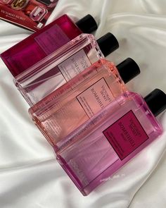 Victoria Secret Perfume Aesthetic, Victoria Secret Perfume Collection, Profumo Victoria Secret, Victoria Secret Body Spray, Victoria Secret Fragrances, Shower Skin Care