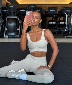 Kendall Jenner Workout, Jasmin Tookes, Modest Gym Outfit, Pilates Outfit, Modele Fitness, Gym Crush, Cute Outfits With Leggings