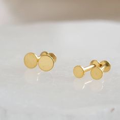 "⚡️ FREE SHIPPING ⚡️ on Domestic orders over $35 🇺🇸 We took one of our most popular studs and made them with screw-in flat-backs for extra comfort and ease! Experience the beauty of simplicity and embrace the versatility of our Tiny Circle Studs. Get yours today and discover how a small accessory can make a big impact on your overall look.  Treat yourself or surprise someone special with a gift they'll cherish. Don't wait any longer - adorn your ears with these elegant and waterproof studs! * Flat Back Earrings Studs, White Jewelry Box, Flat Back Earrings, Gold Disc, Disc Earrings, Circle Studs, Drawstring Pouch, Small Accessories, Jewelry Earrings Studs