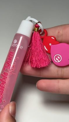 Bubble Gum, Perfect Outfit, Essence, Lip Balm, The Balm, Lips, Chain, Makeup, Hair