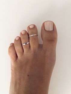 Adjustable Silver Midi Rings Minimalist Style, Minimalist Adjustable Silver Midi Rings, Nickel Free Adjustable Minimalist Toe Rings, Minimalist Adjustable Toe Ring, Minimalist Adjustable Nickel-free Toe Rings, Adjustable Hypoallergenic Open Toe Ring, Dainty Adjustable Nickel-free Toe Rings, Adjustable Open Ring White Gold Toe Rings, Nickel-free Adjustable Open Toe Rings