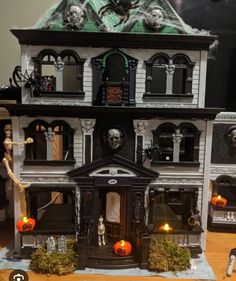 a doll house with halloween decorations on the outside