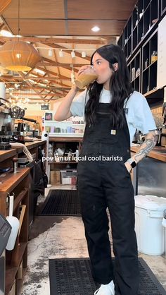 Starbucks Work Outfit Ideas, Rainy Day Coffee Shop Outfit, Coffee Shop Employee Outfit, Winter Barista Outfit, Cafe Barista Outfit Aesthetic, Working At A Cafe Outfit, Starbucks Barista Outfit Ideas, Starbucks Employee Outfit Ideas, Starbucks Worker Aesthetic