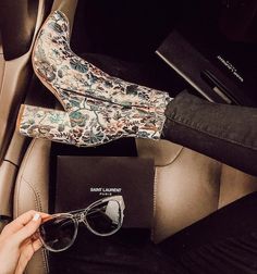 Boots Are Made For Walking, Mode Shoes, Tennis Shoes Outfit, Mode Inspo, Crazy Shoes, Mode Vintage, Cute Shoes, A Car