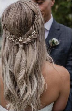 Bridal Fishtail Braid, Bridal Hairstyles With Braids, Fishtail Braids, Wedding Hair Half, Homecoming Hairstyles For Medium Length, Braided Half Up, Fishtail Braid, Peinados Fáciles Para Cabello Corto, Wedding Hair Down