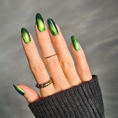 🍄gemma on Instagram: “happy halloween !!! 💚🕷🔪🩸mood ring by @cirquecolors - i've had this on my nails for almost 2 weeks now.. so mesmerising #nails #nails💅 #nai…” Green Holo Nails, My Nails, Nails Nails, Happy Halloween