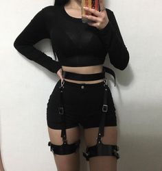 Hipster Goth, Gothic Mode, Modele Fitness, Goth Outfit, Fest Outfits, Grunge Look, Gothic Outfits