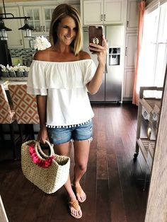 Hitting the Beach Soon?! This Beach-Ready Outfit is Light and Comfy #tasselsaresocute #loveofftheshoulder #LIY #livinginyellow Shop This Outfit --> livinginyellow.com Key West Outfit Ideas, West Outfit, Cute White Shirts, Outfit Ideas Plus Size, Breezy Outfit, Stitch Fix Outfits, Look Short, Trendy Swimwear, Shorts Summer