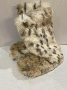 Pre-owned Pottery Barn PB Teen girls faux fur Snow Leopard Slipper Boots Booties. Super soft and cozy. Size: medium 5-6 Keep your feet comfy, stylish and warm all winter with these boot-style furry slippers. Our superior-quality faux fur is woven from the finest materials to beautifully emulate the inherent softness of genuine fur. Please feel free to ask any questions and happy bidding! Smoke free home. Thanks for looking and please check out all my other listings!! Fuzzy Slipper Boots, Snooki Halloween, Winter Fur Boots, Snow Tiger, Leopard Slippers, Leopard Outfits, Pb Teen, Leopard Boots, Platform Shoes Heels