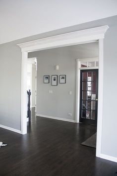 an empty living room with hard wood floors and white trim on the walls is shown