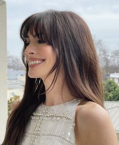 Anne Hathaway Hair, Hair Refresh, Choppy Bangs, Haircuts Straight Hair, Going Viral, Cut My Hair, Anne Hathaway