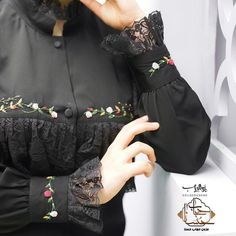 Dress Sleeves Design, Woman Black Dress, Womens Dress Coats, Model Gamis, Blouse Casual Fashion, Dress Sleeves, Latest Dress Design, Iranian Women Fashion, Black Sleeves