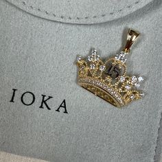 Ioka - Real 14K Yellow Gold 15 Years Quinceanera Princess Crown or Tiara Cubic Zirconia Charm Small Pendant, Quince Anos Birthday Gift ✅ PENDANT SPECIFICATIONS:  ➤ Height: 0.79 in. (20 MM)  ➤ Width: 0.87 in. (22 MM)  ➤ Average Weight: 1.9 gr. ✅ PREMIUM 14K GOLD:  Our jewelry is crafted from durable high quality materials, gems, and stones; hand-stamped for authenticity as well as FTC law approved. Unlike cheap costume jewelry, our long lasting jewelry is easy to polish and and won't permanently Quince Necklace Crown, Gold Crown Quinceanera Big, Quince Necklace Quinceanera, 15 Necklace Quinceanera Gold, Necklaces For Quinceaneras, Jewelry For Quinceanera, Quincenera Necklaces, Quince Jewelry Gold, Quinceanera Jewelry Set Gold