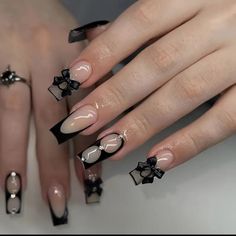 Chic Black French Press On Nail Kit Short Gothic Nails, Wave Nails, Gothic Nails, Nagel Tips, Gel Mani, Easy Nails, Girly Acrylic Nails, Acrylic Set, Nails Prom