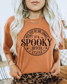 Looking for the perfect t-shirt to wear on Halloween? Look no further than our Comfort Colors Spooky season shirt! This shirt is sure to make you the life of the party, and will have everyone laughing. Not to mention, it's a great gift for any Halloween fan!  Comes in multiple colors! ✨️SIZE AND FIT: Your shirt will be printed on a high-quality, soft and comfortable unisex t-shirt. Sizes run true to size, which takes the guesswork out of ordering. If you like your t-shirts loose or oversized - s San Jose, Fall Mom Shirt, Fall T Shirt Design Ideas Svg, Fall Clothing Ideas For Women, Halloween Shirt Ideas Vinyl, Aesthetic Tshirt Print, Fall T Shirt Design Ideas, Fall Tshirt Ideas, Halloween Shirts Vinyl