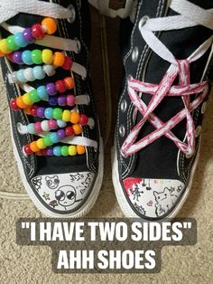 Kandi On Shoes, Converse Shoes Decorated, How To Tie Shoelaces Ideas, How To Put Beads On Shoe Laces, Shoe Lace Beads, Star Shoe Lace Pattern, Kandi Shoes, Cool Shoe Lace Patterns