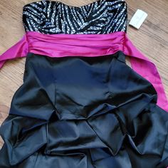 Gyaru Prom Dress, 2000s Prom Dress, Pink Hoco Dresses, 2000s Prom, Hoco Ideas, Mcbling Fashion, Prom Date, Cute Colors, Windsor Dresses