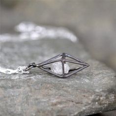 This caged diamond. | 23 Pieces Of Jewellery For Anyone Who’s A Diamond In The Rough Unique Diamond Pendant, Diamond In The Rough, Raw Gemstone Jewelry, Black Gold Jewelry, Fine Gold Jewelry, Raw Diamond, Diy Schmuck, Rough Diamond, Gold Jewellery