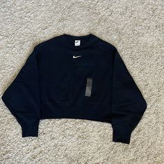 New With Tag Nike Oversized Crewneck Sweatshirt Nike Sweater Outfit, Black Crewneck Outfit, Nike Crewnecks, Sweaters Nike, Black Nike Sweatshirt, Crewneck Outfit, Sweatshirt Aesthetic, Nike Sweaters, Oversized Crewneck