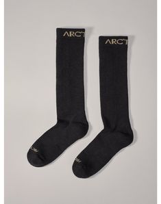 Versatile Merino-blend snow sports sock delivering comfort and technical performance. Ski Socks, Materials Engineering, Fibres Textiles, Snow Sports, Sport Socks, Ski And Snowboard, Snowboarding, Merino Wool, Skiing