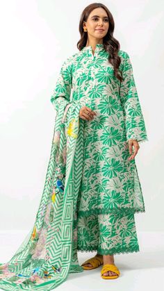 Bazo Design Pakistani, Bazo Design, Transition Dress, Printed Dresses Fashion, Stitching Designs, Fashion Girl Design, Designing Clothes, Dress Book