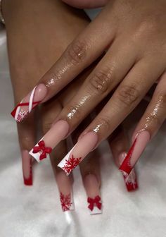 Baddie Nails Christmas, Nails Acrylic Coffin Christmas, Christmas Stilleto Nails Designs, Red And White Christmas Nail Designs, Cute Red Christmas Nails, Sweetie Nails, Christmas Medium Nails, Short Acrylic Nails For Christmas, Nail Ideas Acrylic Christmas